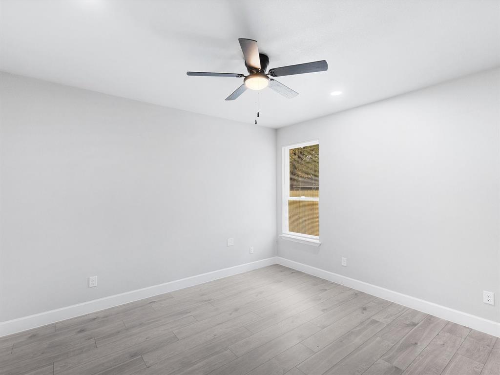6126 Inca Drive Mabank, TX 75156 - Photo 13 of 31 an empty room with a window and ceiling fan