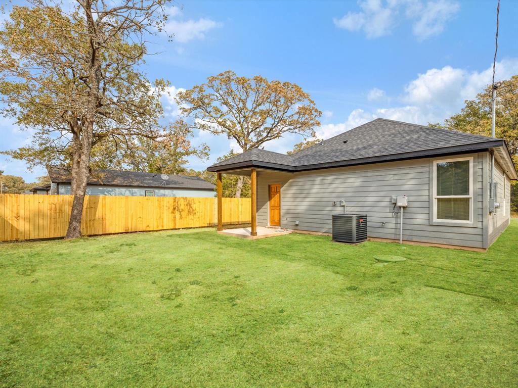 6126 Inca Drive Mabank, TX 75156 - Photo 22 of 31 a view of a house with pool and a yard