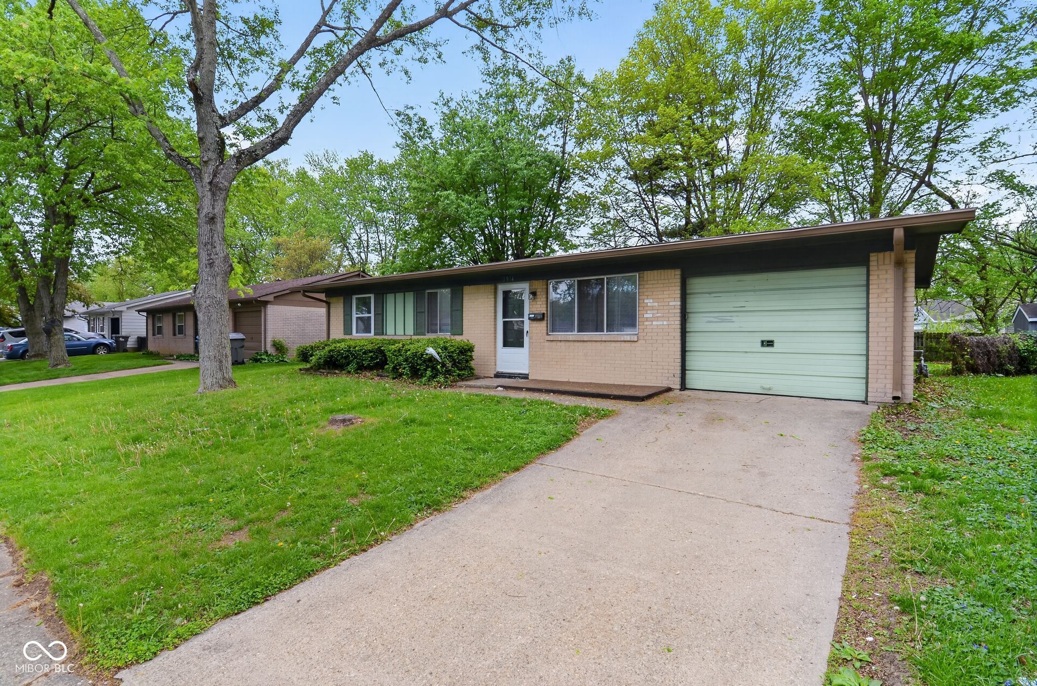 3914 Richelieu Road Indianapolis, IN 46226 - Photo 2 of 32