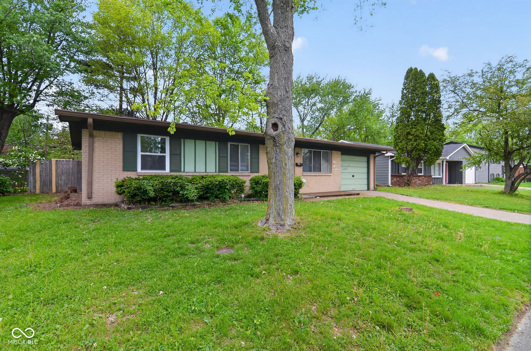 3914 Richelieu Road Indianapolis, IN 46226 - Photo 3 of 32