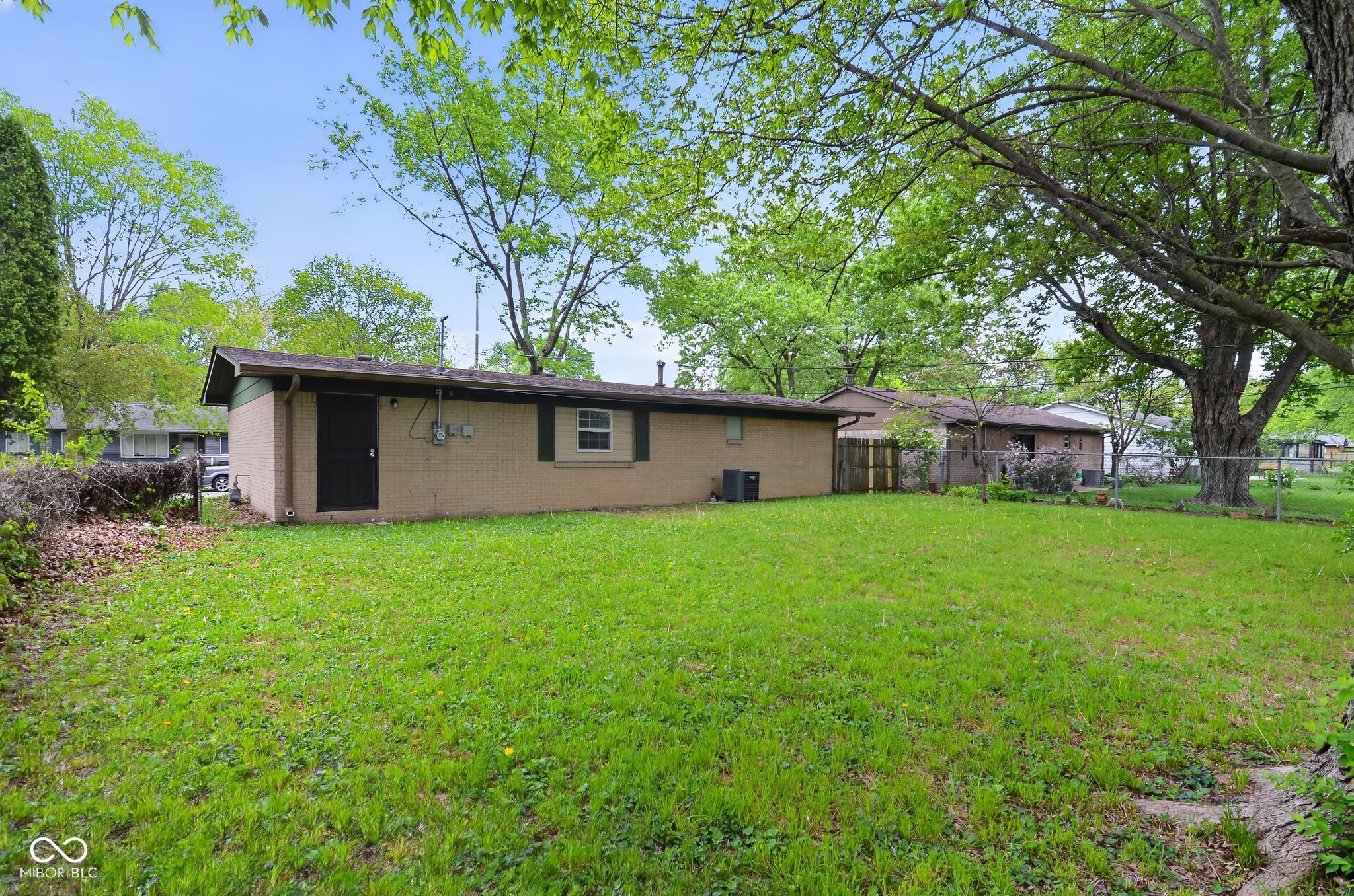3914 Richelieu Road Indianapolis, IN 46226 - Photo 4 of 32
