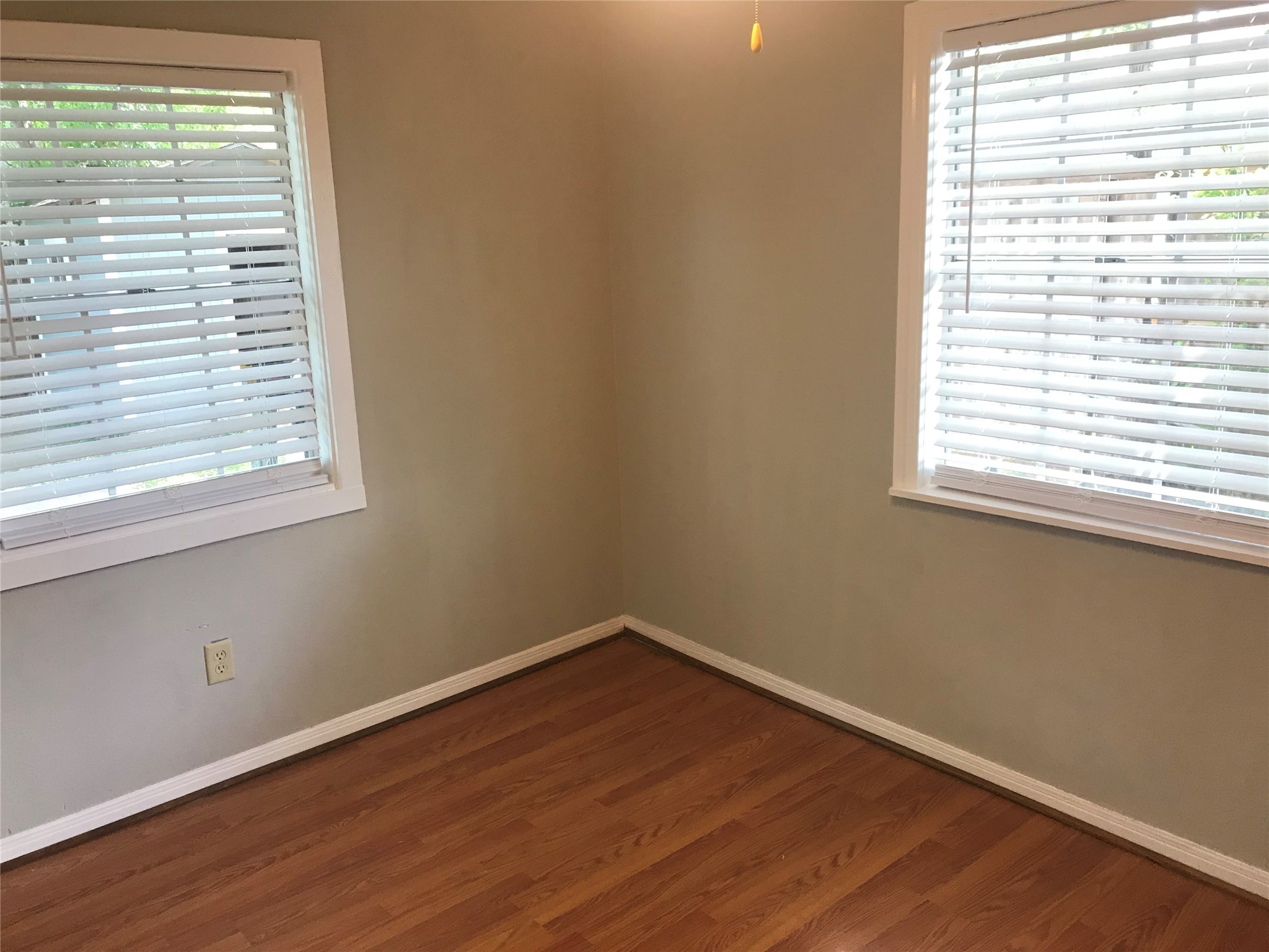 215 East 25th Street Houston, TX 77008 - Photo 13 of 18 a view of a room with wooden floor and a window