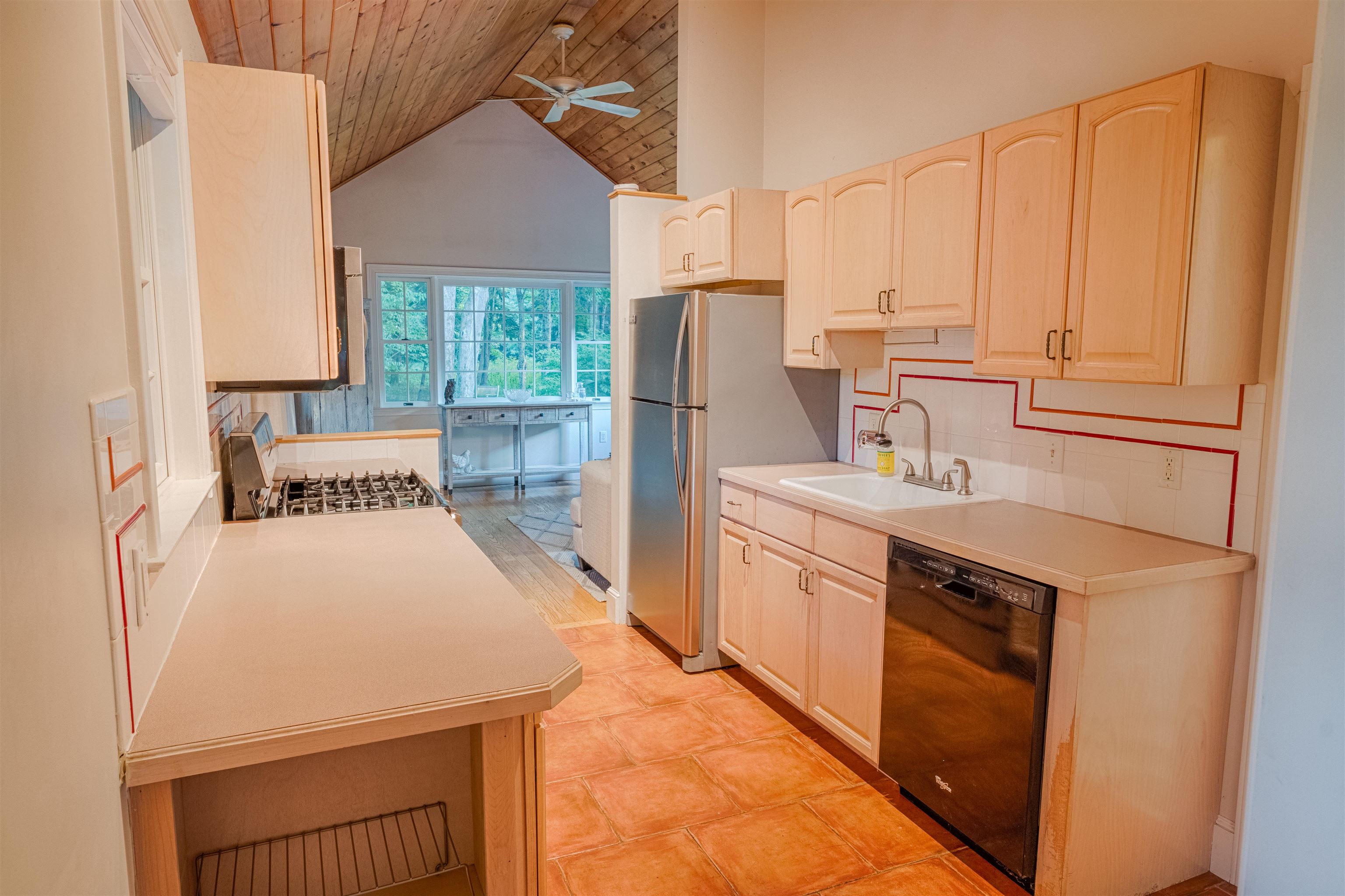 396 S Road Brentwood, NH 03833 - Photo 11 of 31 Gallery Image 11