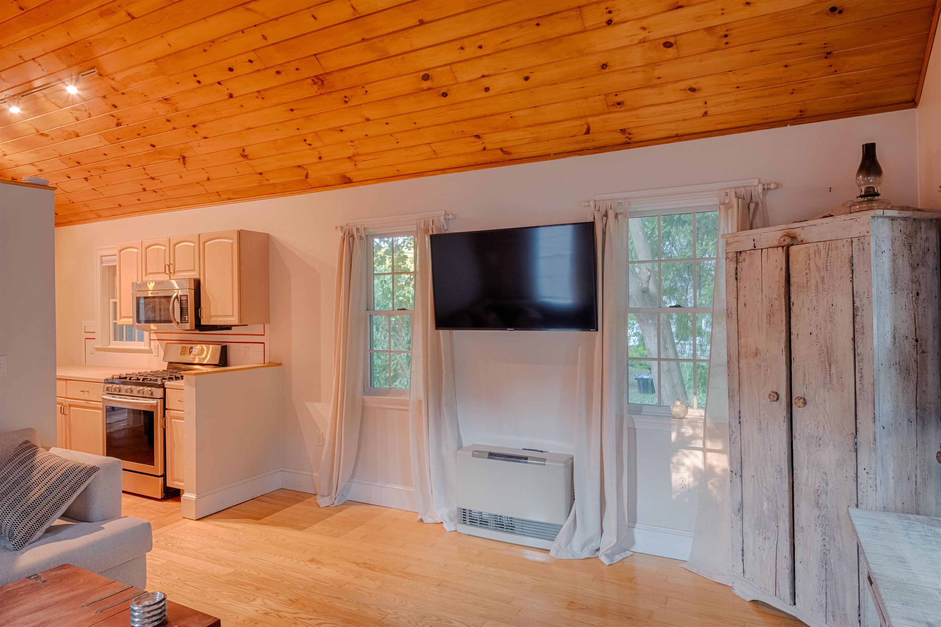 396 S Road Brentwood, NH 03833 - Photo 8 of 31 Gallery Image 8