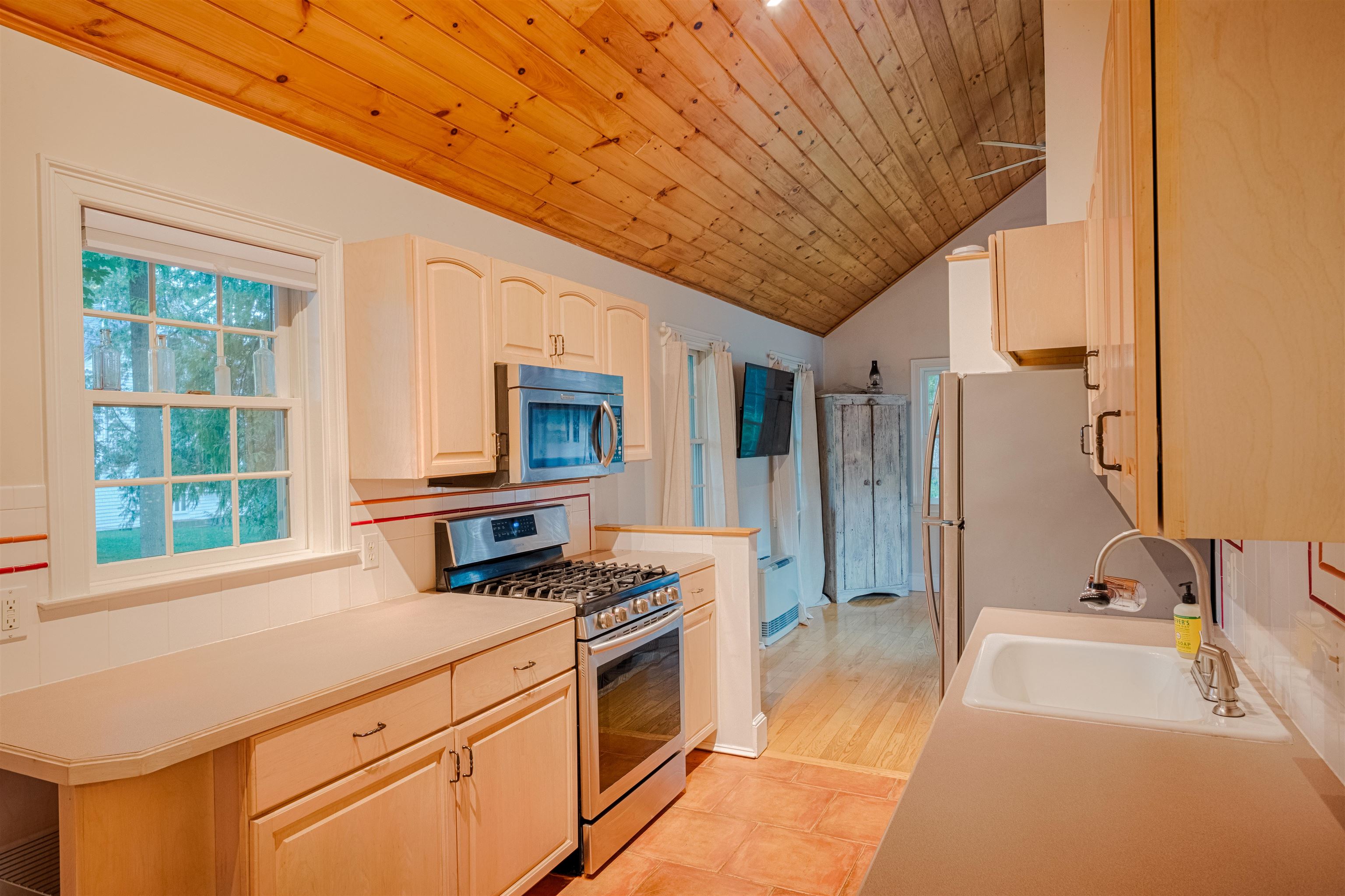 396 S Road Brentwood, NH 03833 - Photo 10 of 31 Gallery Image 10