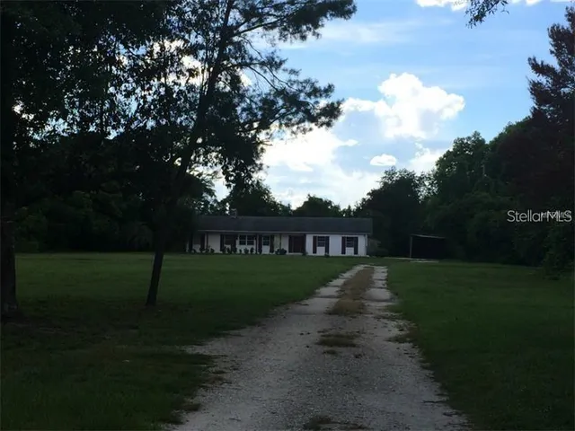 a view of street with a big yard