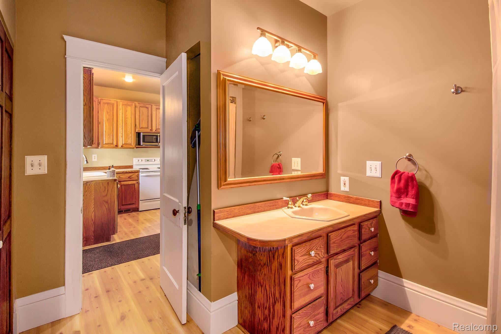 2107 Lannen Road Howell, MI 48855 - Photo 10 of 32 9 Main Floor Bath v2.jpg