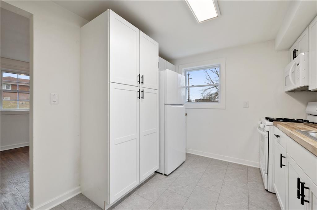 1307 Jefferson Heights Road Pittsburgh, PA 15235 - Photo 11 of 25 Gallery Image 11