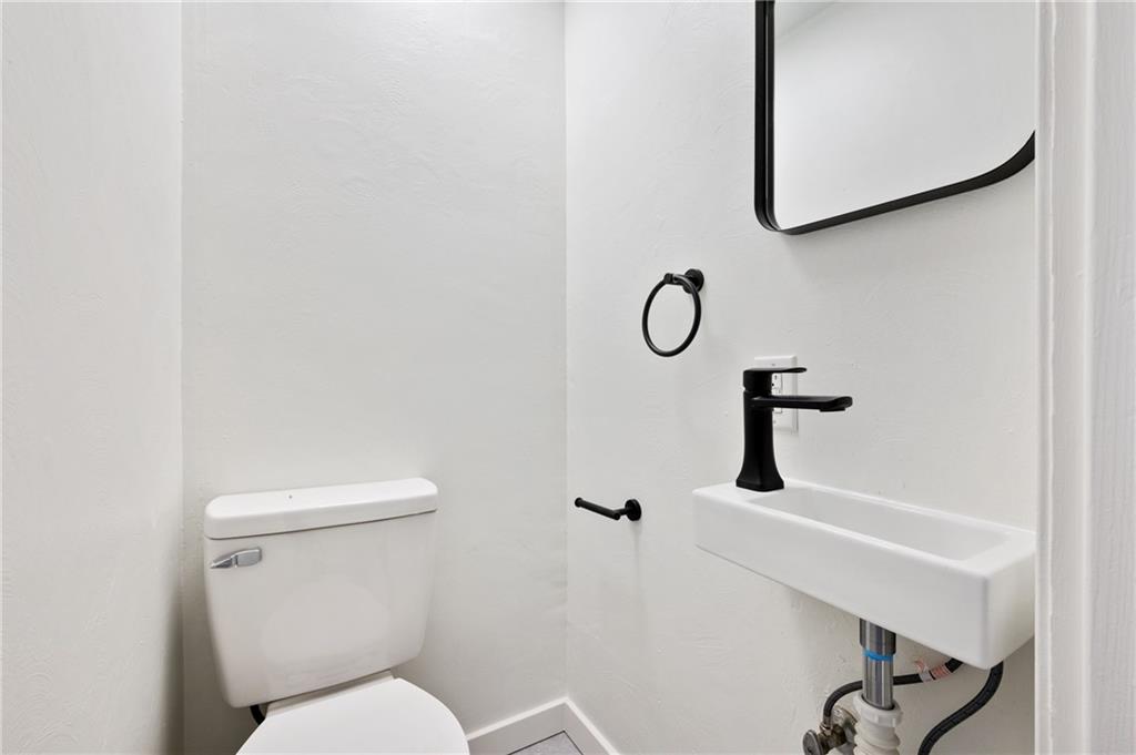 1307 Jefferson Heights Road Pittsburgh, PA 15235 - Photo 13 of 25 Gallery Image 13