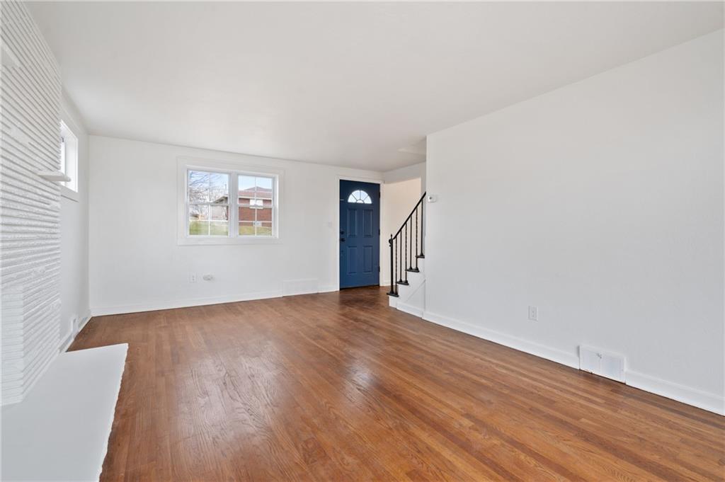 1307 Jefferson Heights Road Pittsburgh, PA 15235 - Photo 3 of 25 Gallery Image 3