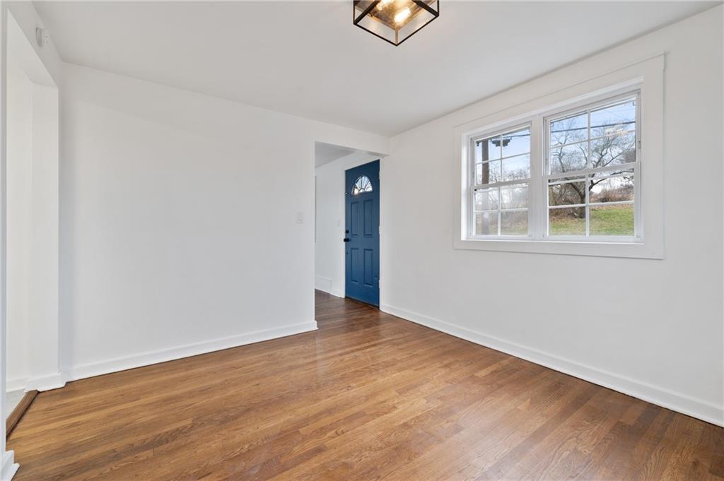1307 Jefferson Heights Road Pittsburgh, PA 15235 - Photo 5 of 25 Gallery Image 5