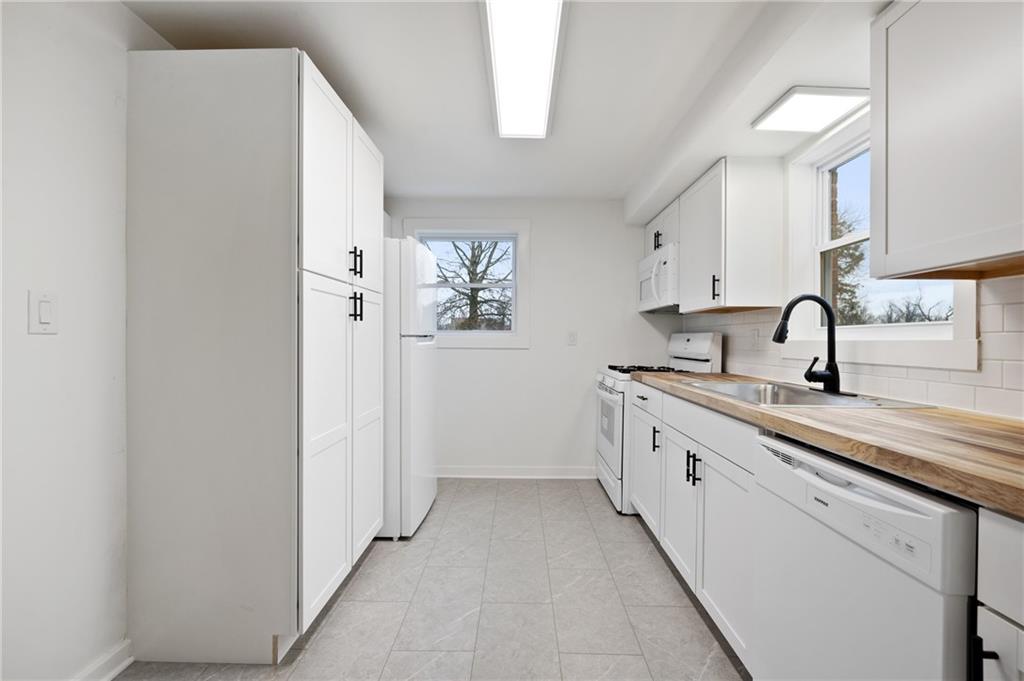 1307 Jefferson Heights Road Pittsburgh, PA 15235 - Photo 10 of 25 Gallery Image 10