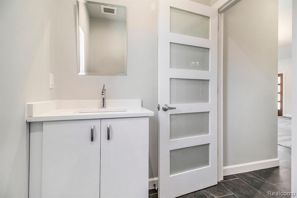 13342 Grafton Road Carleton, MI 48117 - Photo 20 of 32