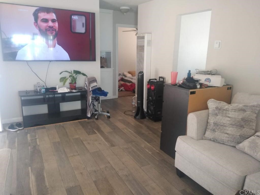 42901 Alexo Drive Lancaster, CA 93536 - Photo 9 of 20 a living room with furniture and a lamp