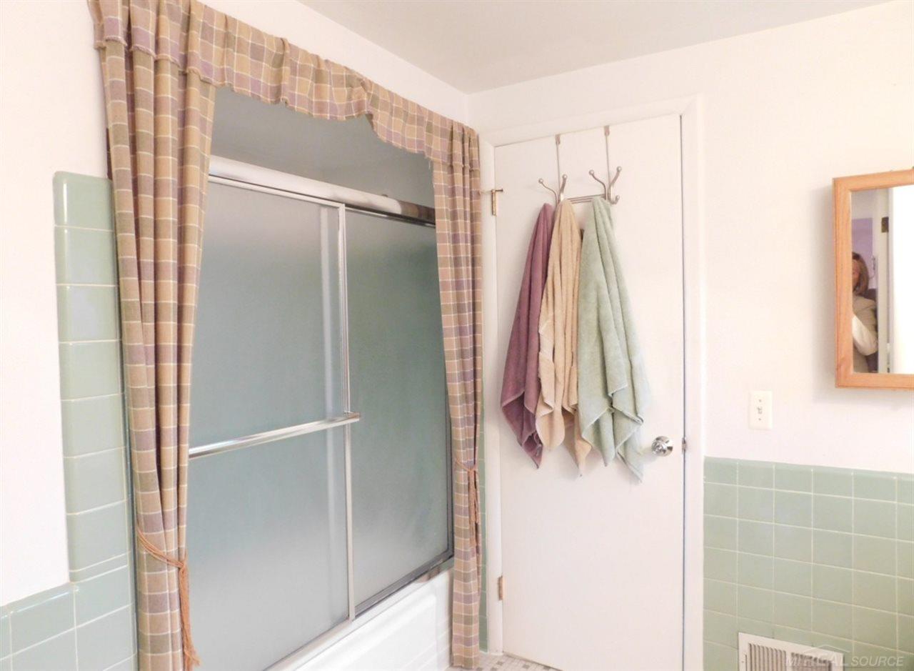 1091 Canterbury Road Grosse Pointe Woods, MI 48236 - Photo 14 of 26