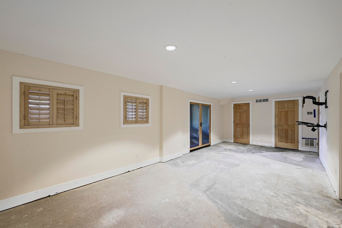2204 Spring Creek Drive Austin, TX 78704 - Photo 23 of 34 an empty room with closet