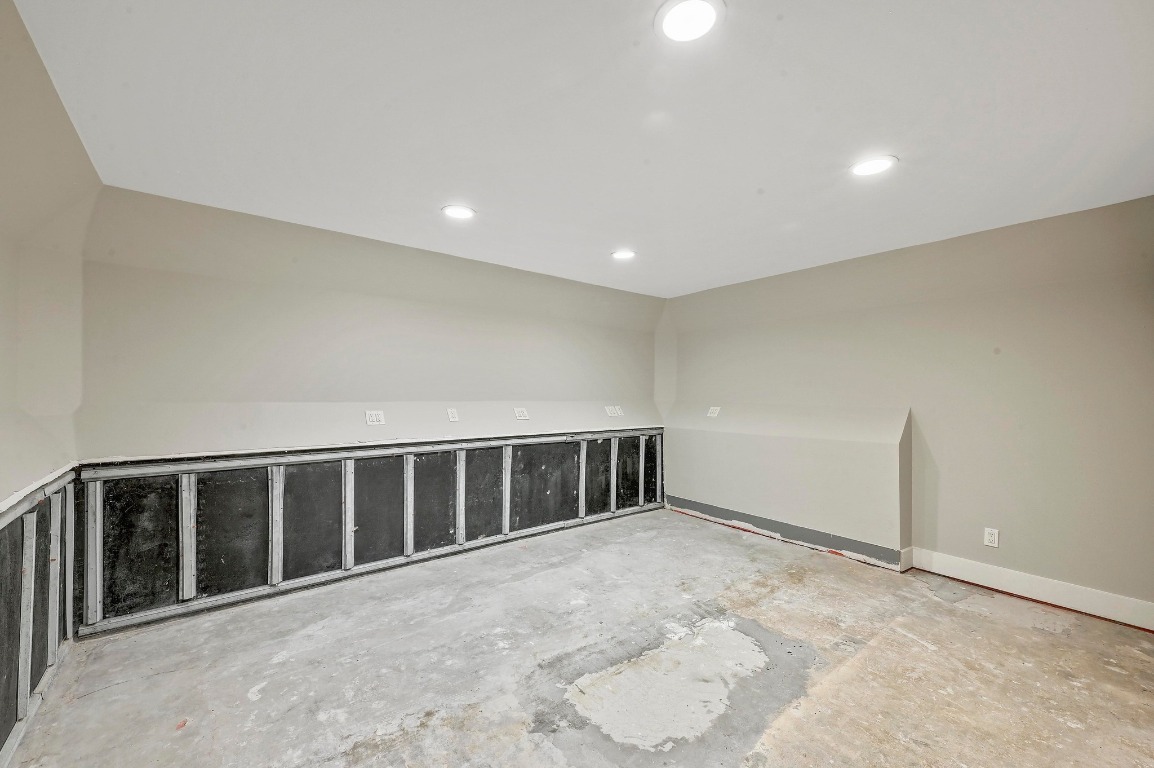 2204 Spring Creek Drive Austin, TX 78704 - Photo 26 of 34 a view of an empty room