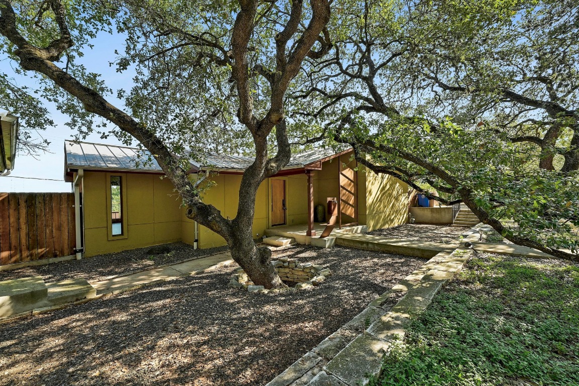 2204 Spring Creek Drive Austin, TX 78704 - Photo 3 of 34 a view of a backyard