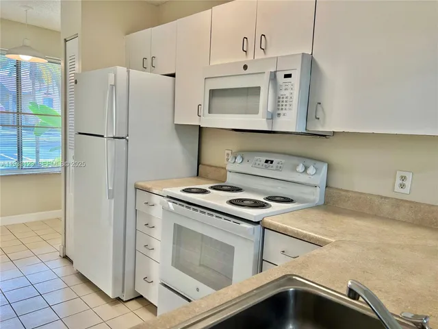 $1,750 | 1133 Coral Club Drive, Unit 1133, Coral Springs, FL 33071