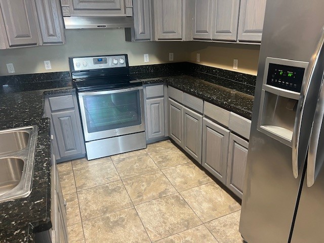 1904 Kelly Lane Kingsville, TX 78363 - Photo 8 of 21 a kitchen with granite countertop a stove and a refrigerator