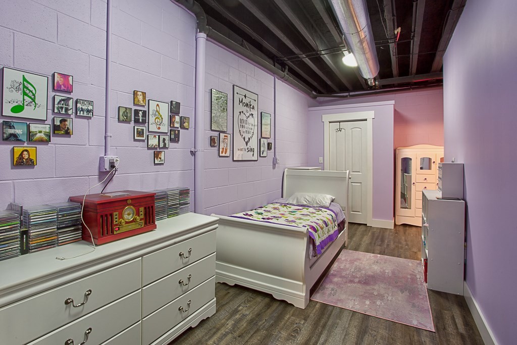 323 Mill Hamlet Road Northwest Charleston, TN 37310 - Photo 39 of 44 a bedroom with furniture and a baby crib