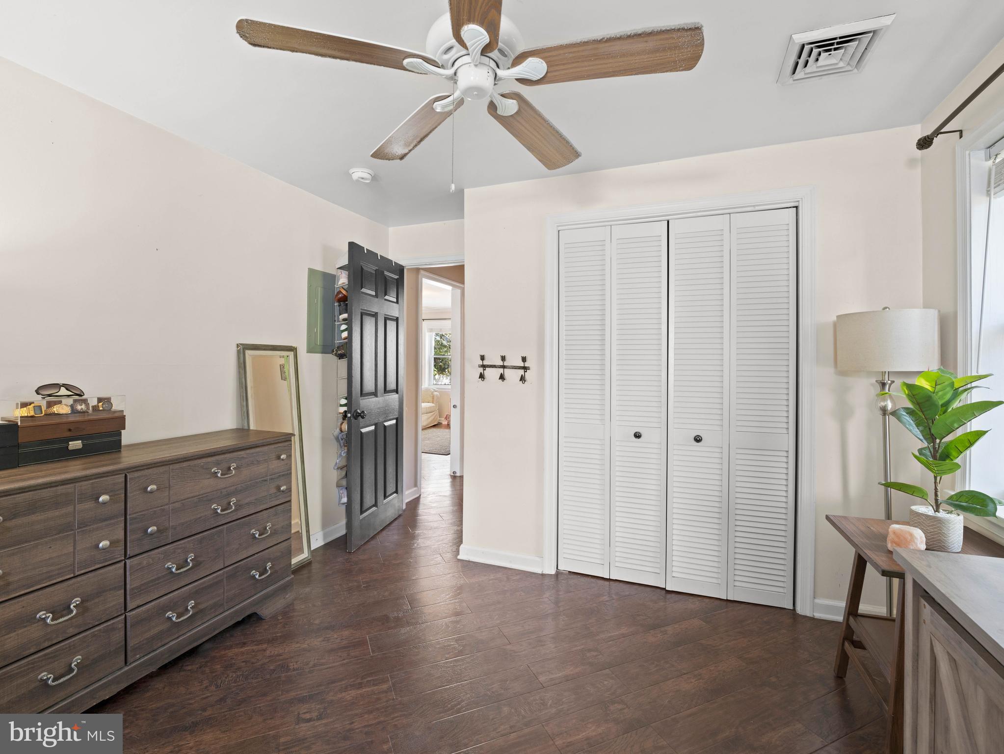303 Garden Terrace Somers Point, NJ 08244 - Photo 14 of 38 a view of a livingroom with furniture