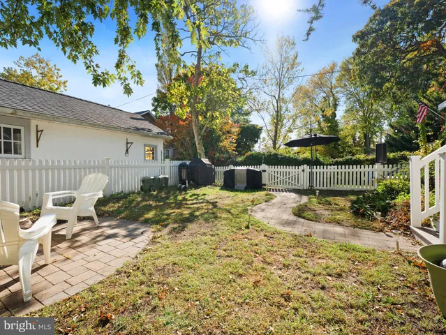 a view of back yard of the house