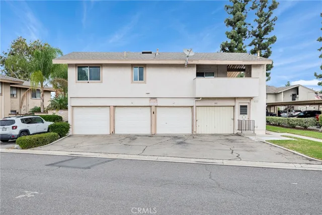 a view of white house with a outdoor space