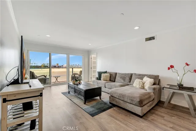 $1,275,000 | 1 3rd Place, Unit 302, Long Beach, CA 90802