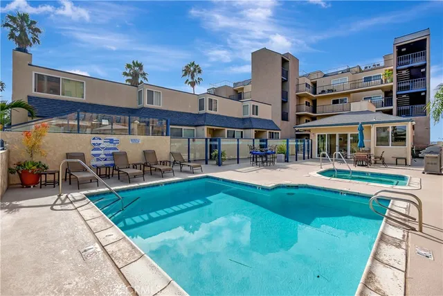 $1,275,000 | 1 3rd Place, Unit 302, Long Beach, CA 90802