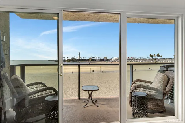 $1,275,000 | 1 3rd Place, Unit 302, Long Beach, CA 90802
