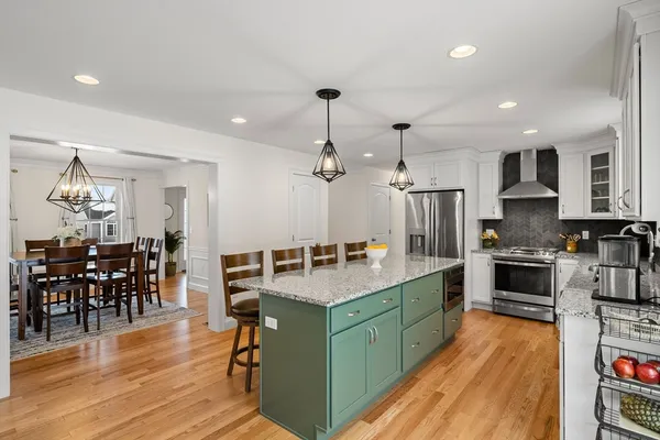 $949,000 | 5 Esther Way, Dracut, MA 01826