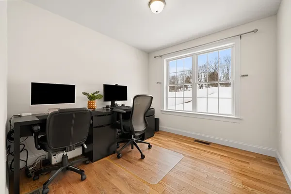 $949,000 | 5 Esther Way, Dracut, MA 01826