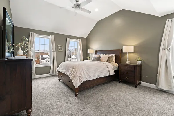 $949,000 | 5 Esther Way, Dracut, MA 01826