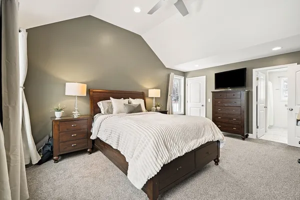 $949,000 | 5 Esther Way, Dracut, MA 01826