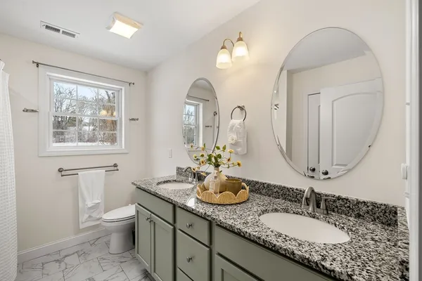 $949,000 | 5 Esther Way, Dracut, MA 01826