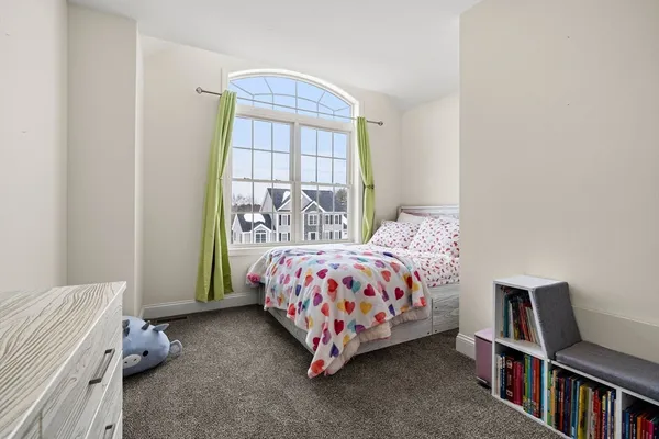 $949,000 | 5 Esther Way, Dracut, MA 01826