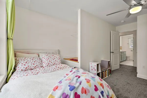 $949,000 | 5 Esther Way, Dracut, MA 01826