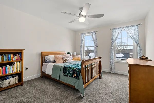 $949,000 | 5 Esther Way, Dracut, MA 01826