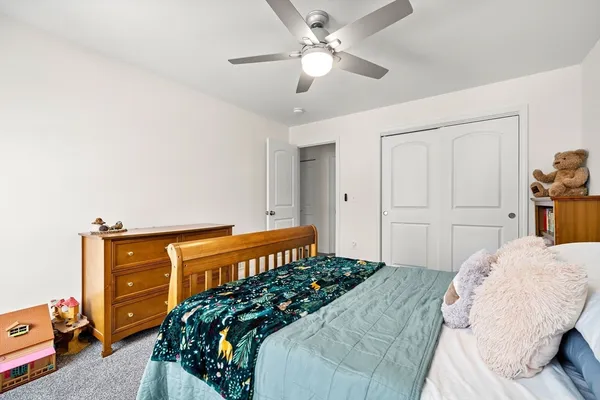 $949,000 | 5 Esther Way, Dracut, MA 01826