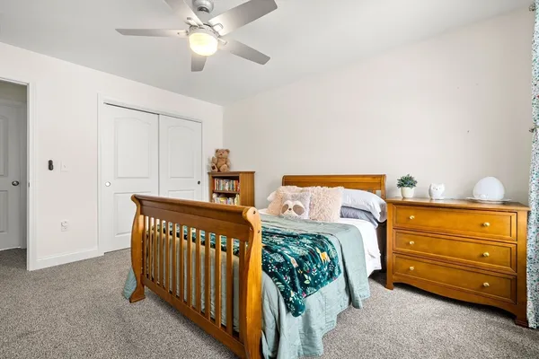 $949,000 | 5 Esther Way, Dracut, MA 01826