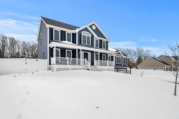 $949,000 | 5 Esther Way, Dracut, MA 01826