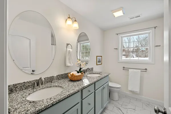 $949,000 | 5 Esther Way, Dracut, MA 01826