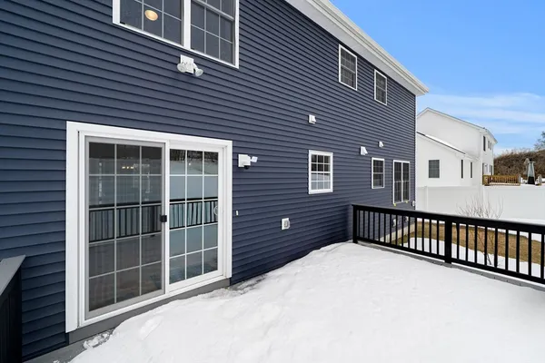 $949,000 | 5 Esther Way, Dracut, MA 01826