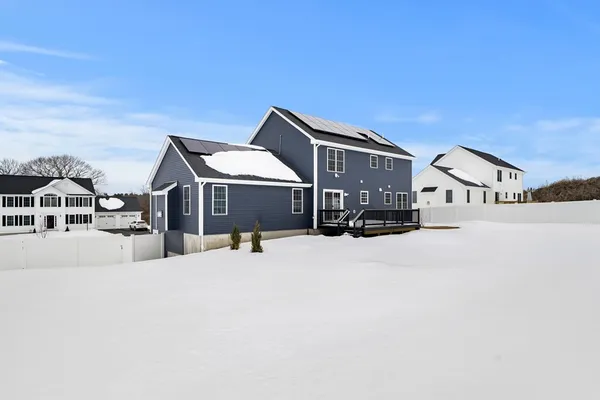 $949,000 | 5 Esther Way, Dracut, MA 01826