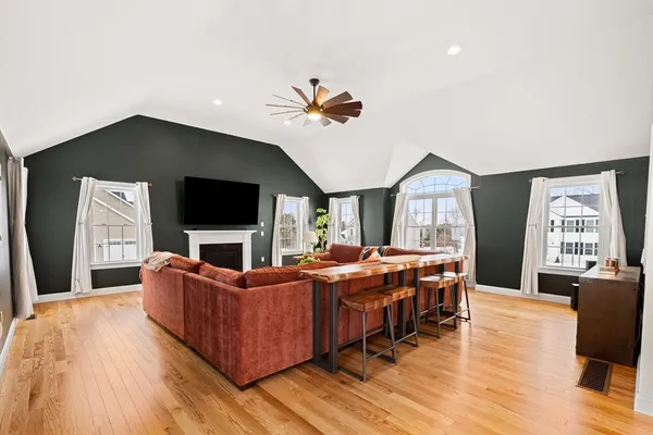 $949,000 | 5 Esther Way, Dracut, MA 01826