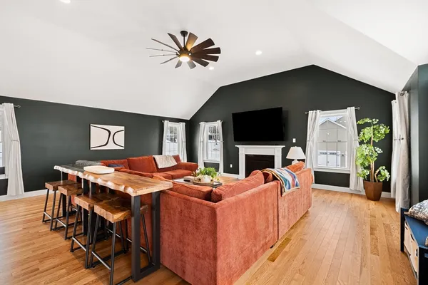 $949,000 | 5 Esther Way, Dracut, MA 01826