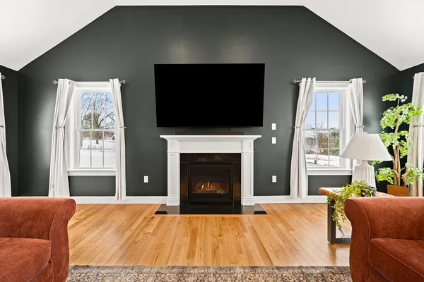 $949,000 | 5 Esther Way, Dracut, MA 01826