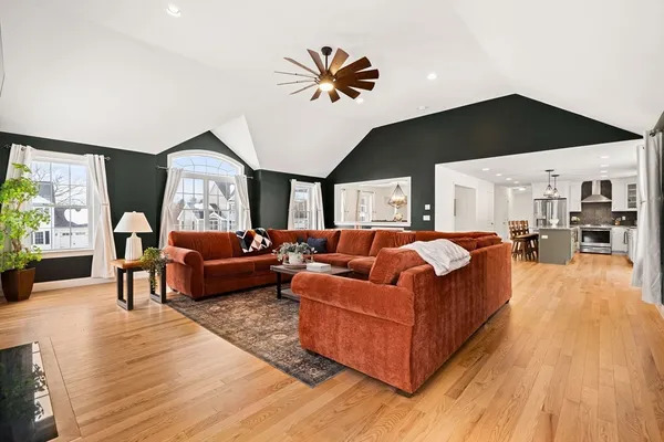 $949,000 | 5 Esther Way, Dracut, MA 01826