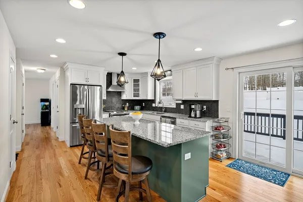 $949,000 | 5 Esther Way, Dracut, MA 01826